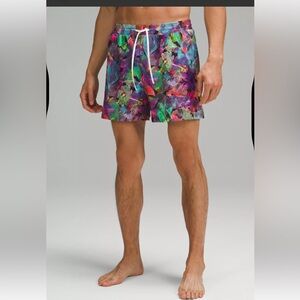 lululemon athletica NWOT Men’s Tropical Floral Swim Shorts